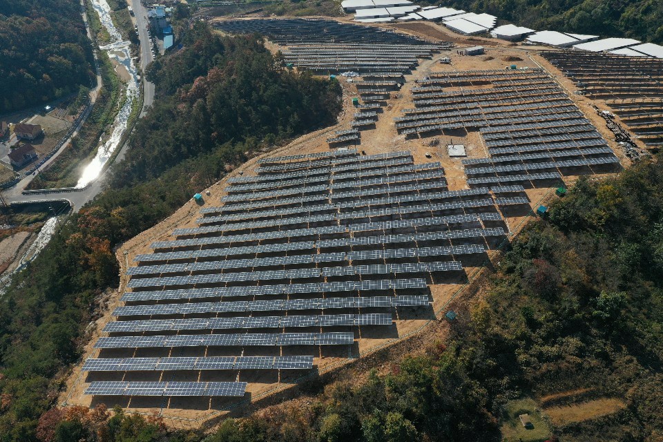 Gorąca sprzedaż Mono Panel słoneczny typu P 120 ogniw PV o mocy 600 W z ponad 12-letnią gwarancją