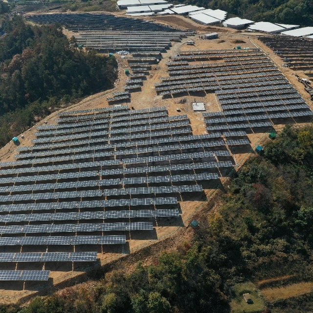 Niska cena Monokrystaliczna płyta słoneczna 110 ogniw PV panel słoneczny o mocy 530 W z ponad 10-letnią gwarancją